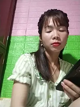 AmyLinee01 即時 XXX 聊天