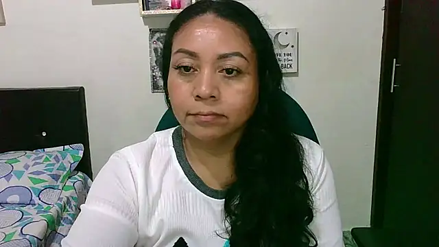 Chatroom XXX en direct de zaray_bella