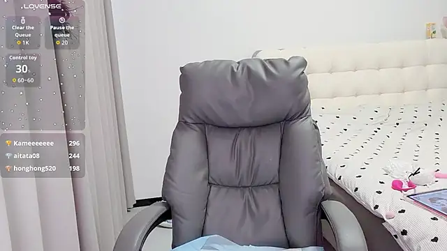 H-2005's Live XXX Chat