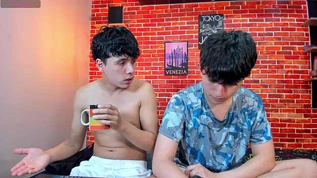 Hoot_boyss_ live XXX chat
