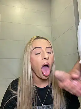 Strongqueen élő XXX-chatje