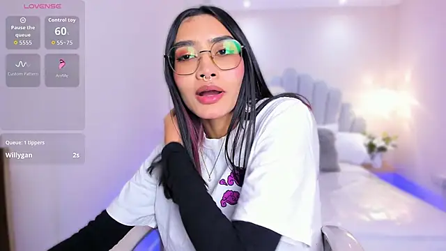 AzuraKindong live XXX chat