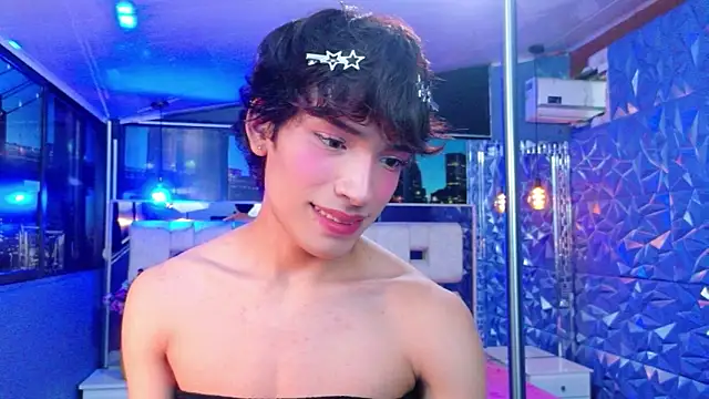 AlecciaNova webcam show