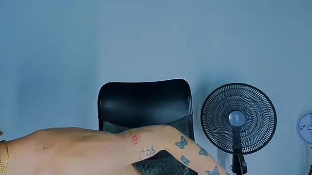 nova_salvatore লাইভ XXX চ্যাট