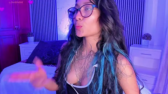 NicoleMonet1 Adlı Modelin Canlı XXX Sohbeti