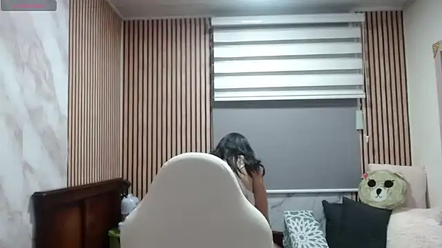 Chatroom XXX en direct de Sonialorens_