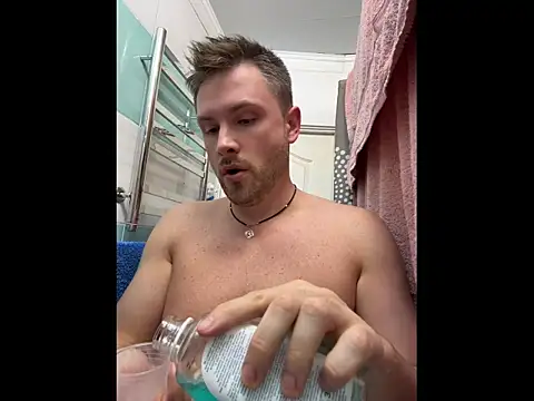 XXX chat uživo modela MartinBrandon