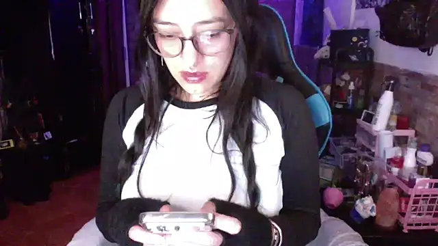 Chat +18 de AngelaQueen_ ao vivo