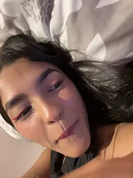 mia_honeyy_'s Webcam Show