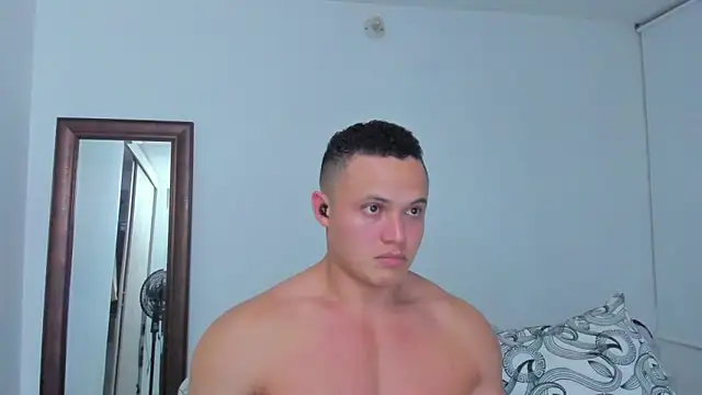 KingLevi01: απευθείας συνομιλία ΧΧΧ