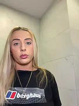 Strongqueen's Live Chat Room