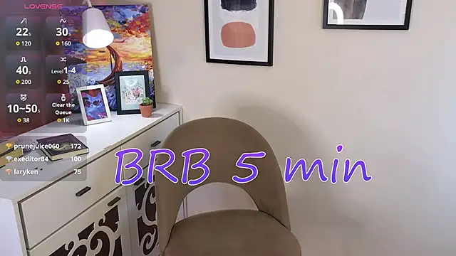 Umia_Bordered élő XXX-chatje