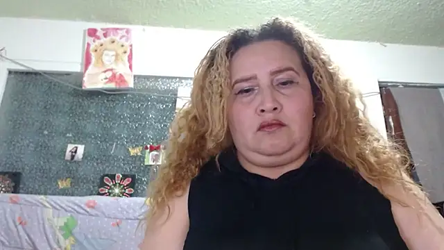 Perla1981--'s Live XXX Chat