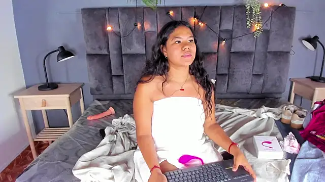 Chatroom XXX en direct de AhslyEvans__