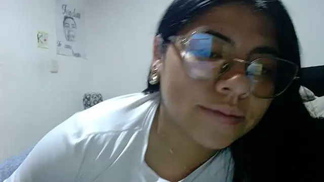 viccky_vick Adlı Modelin Canlı XXX Sohbeti