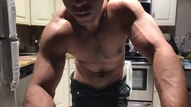 BigGuyMuscle élő XXX-chatje