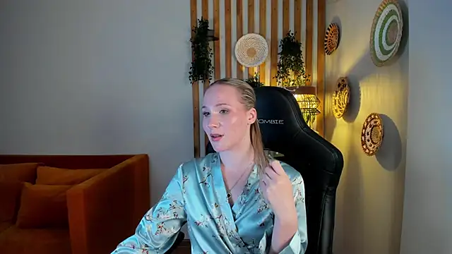 Chat XXX en directo de ElaraVoltage
