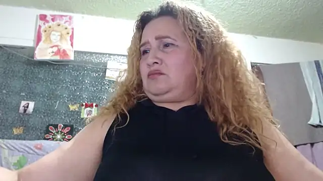 Perla1981-- Adlı Modelin Canlı XXX Sohbeti