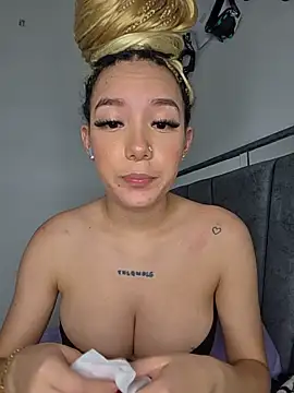 alaia_princess' Live XXX Chat