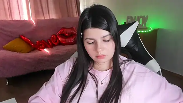 KisaModel Adlı Modelin Canlı XXX Sohbeti