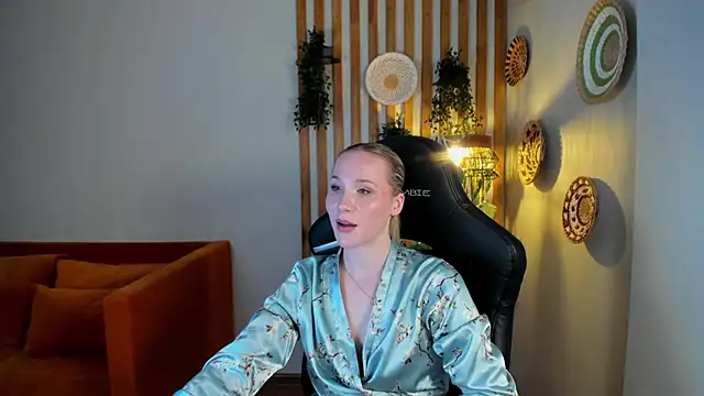 XXX chat uživo modela ElaraVoltage