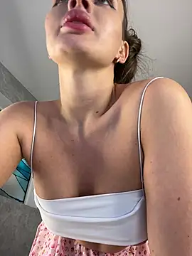 LillyNatty18 XXX чат на живо