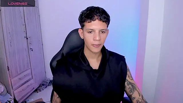tylernova's Live XXX Chat