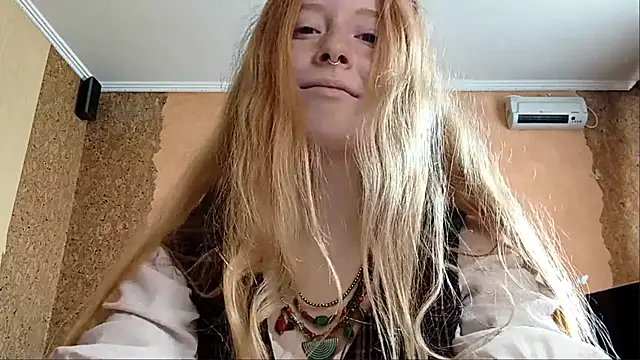 KateVibe_01 Adlı Modelin Canlı XXX Sohbeti