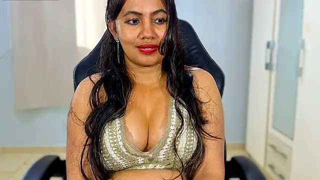 Chat +18 de FannyXhot ao vivo
