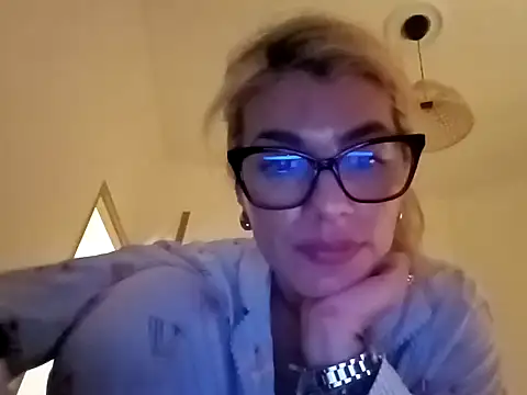 Goddess-Anne's Live XXX Chat