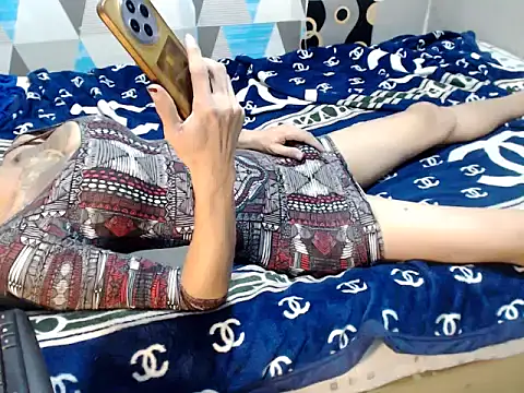 Czat XXX na żywo – Trish_CurveCock