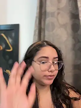 CurlyGirl_1 Adlı Modelin Canlı XXX Sohbeti