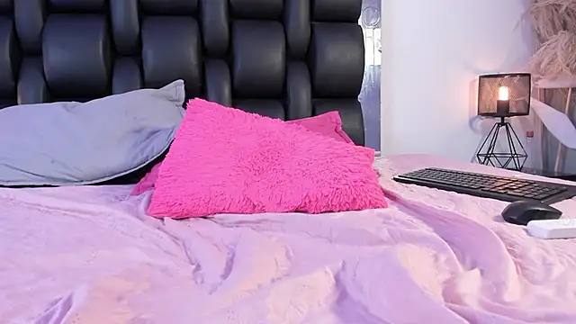 ariel_creamy20 élő XXX-chatje