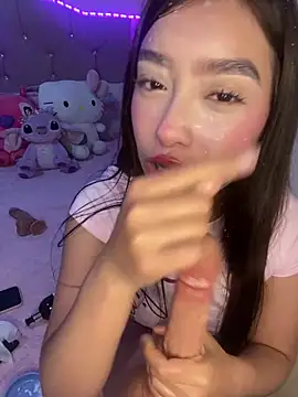 Miakittyyy's Live XXX Chat