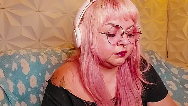 Satyn_doll live XXX chat