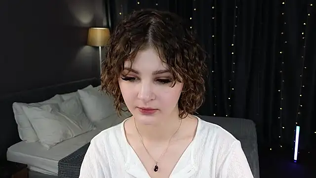 Kira__Fluffy Webcamshow
