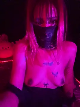 MiNniE_666 élő XXX-chatje