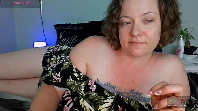 julimonroe's Live XXX Chat