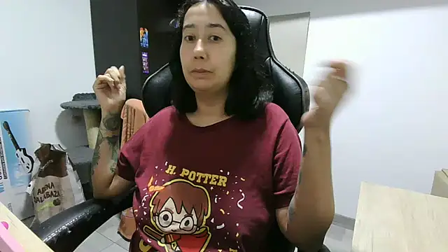 saramaSS Live XXX Chat
