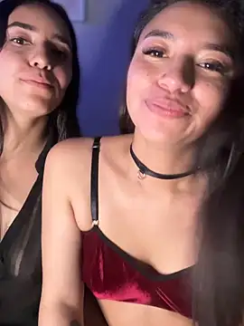 Chat +18 de CocoaGigiMuse ao vivo