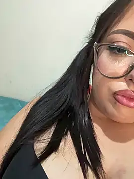 MileyGia Chat XXX live