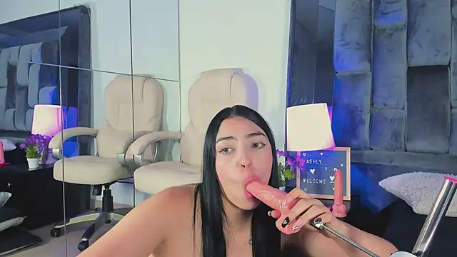 Ashly_bloom_ লাইভ XXX চ্যাট