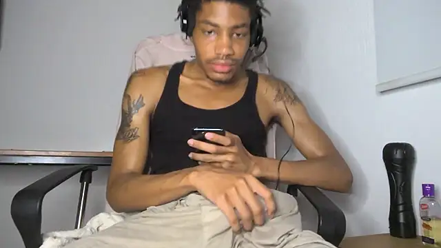 BlackBullTitus' Live XXX Chat