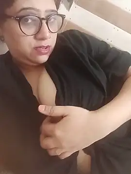 yourchahat27's Live XXX Chat