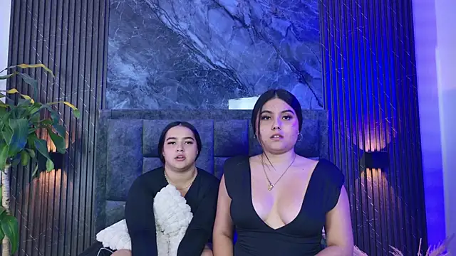 Show Webcam de elara_and_amber