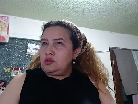 Perla1981-- live XXX chat