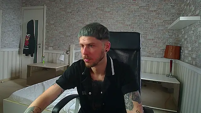 צ'אט XXX בשידור חי של JonahShaw