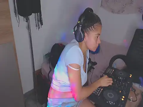 shayna_cute – Naživo XXX chat
