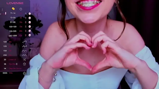 Chat XXX en directo de KindHazelHere_