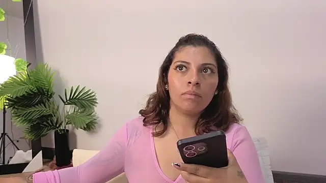 Iam_Issaa Live XXX-Chat